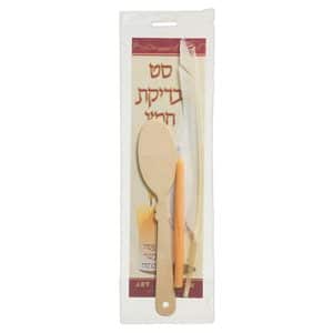 סט לבדיקת חמץ - מכיל נוצה, כף מעץ ונר מדונג.