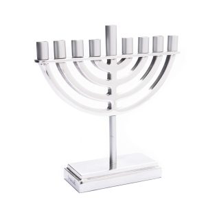 חנוכייה קלאסית קטנה כסופה בעיצוב מודרני