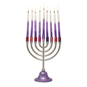 חנוכייה קלאסית עם קנים בגווני בורדו